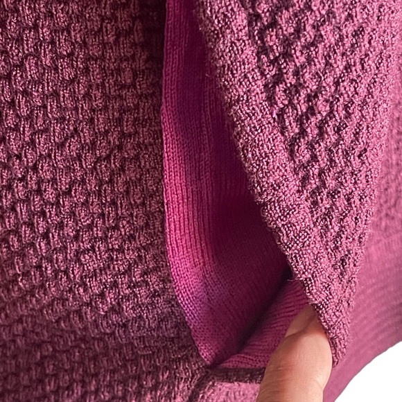 St. John Crew Neck Sweater - Metallic Knitwear, Clothing purple size P - Picture 11 of 14